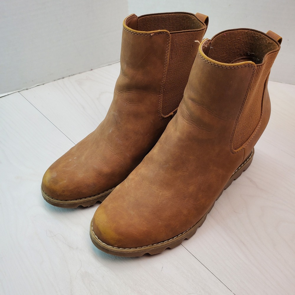 Universal Thread Womens Tan Wedge‎ Chelsea Boots Size 10